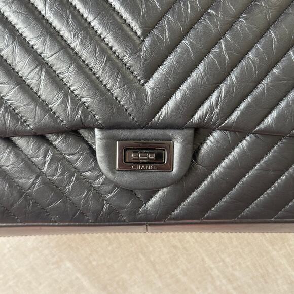 CHANEL 2.55 So Black Reissue Aged Calfskin Quilted Chevron Chain Flap Bag 226 - Picture 5 of 13